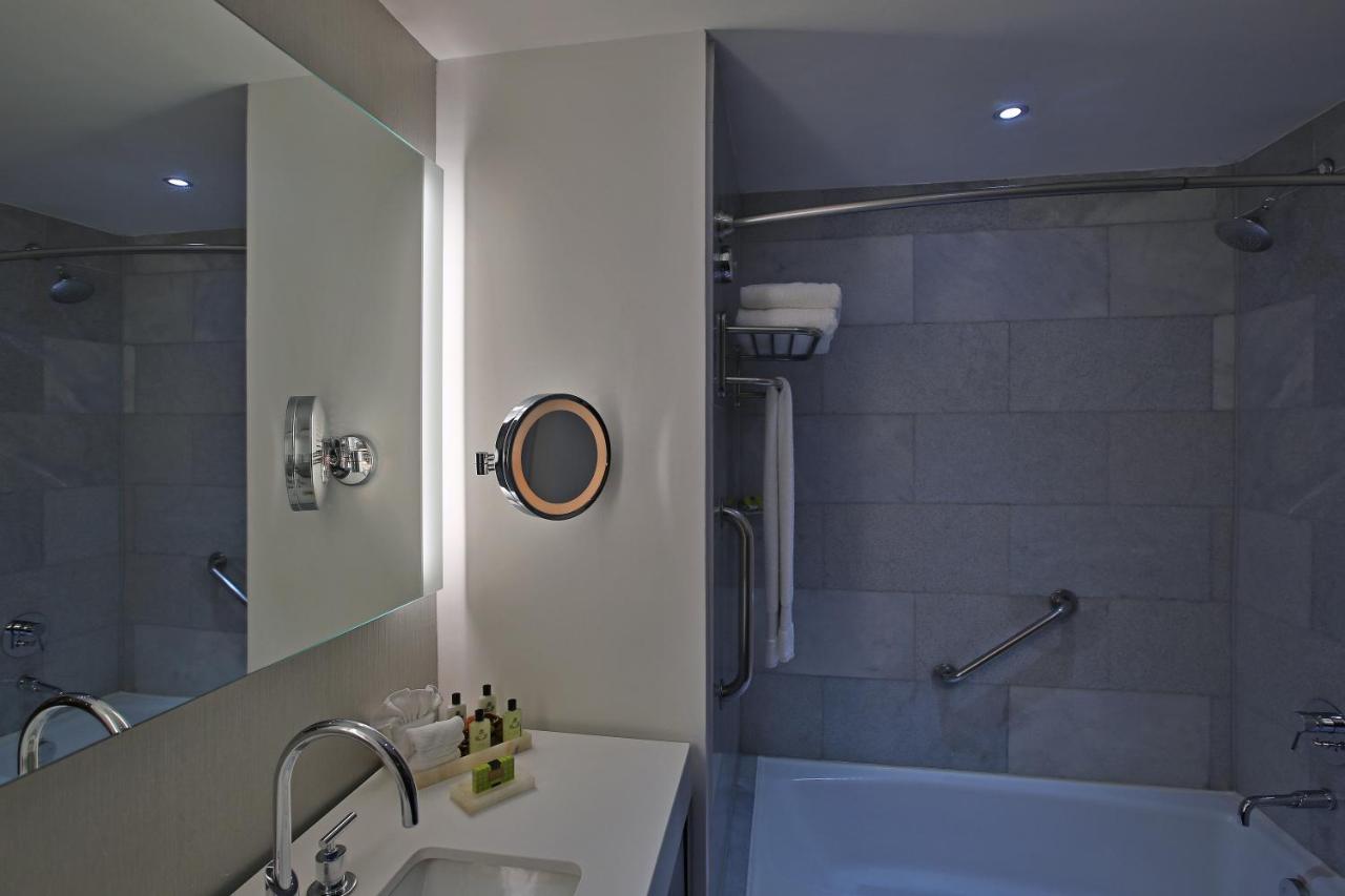 One-Bedroom King Suite City View High Floor