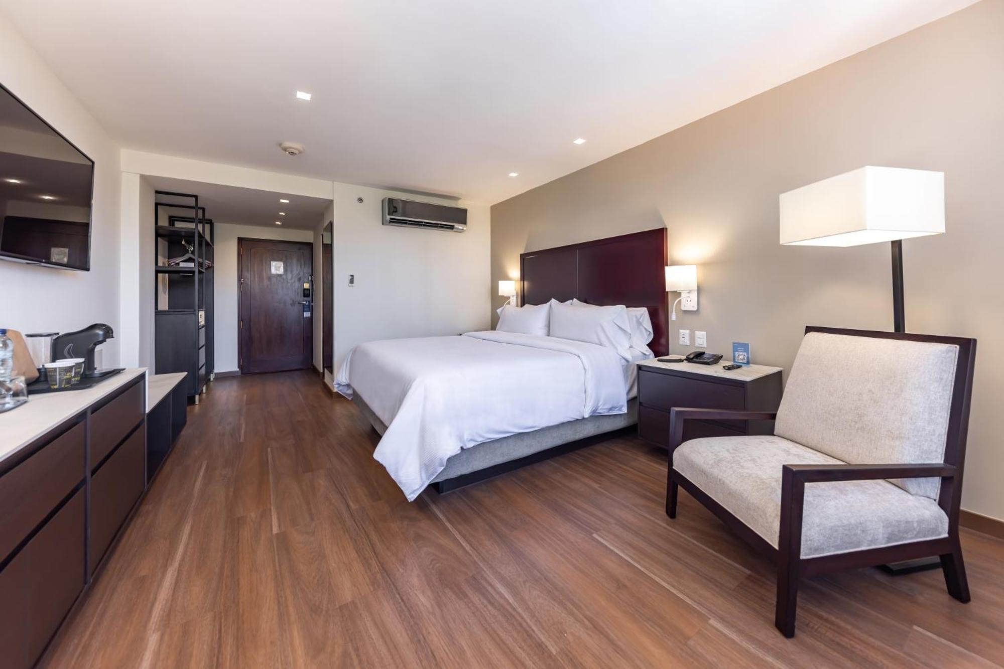 Queen Room,1572672218:JPEG